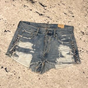 NWT American Eagle Hi-Rise Vintage denim shorts size 6